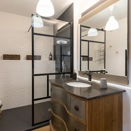 Apartment Le Globe-trotter - Proche Du Metro Gare De Vaise Lyon